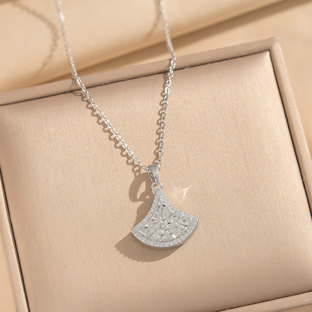 Collar Minimalista con Colgante de Ola y Geométrico para Mujer en Acero de Titanio con Chapado en Oro de 18K, Cadena Hipoalergénica para Clavícula con Motivos de Corazón y Lazo