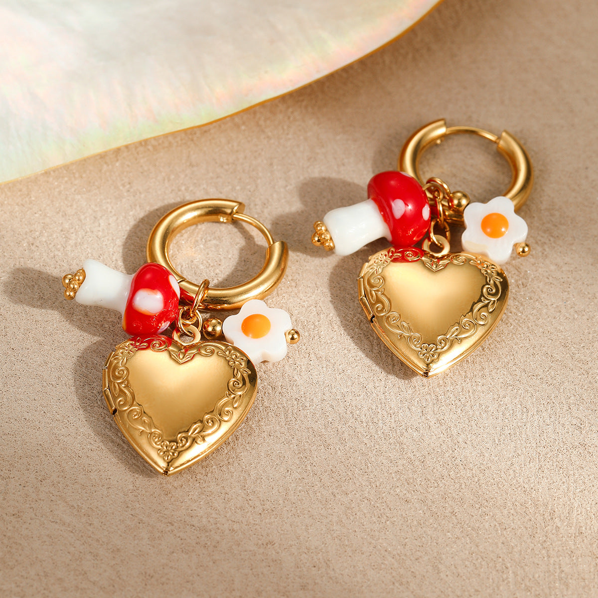 Orecchini alla moda a forma di cuore geometrici in acciaio inossidabile con dettagli in smalto e ganci placcati oro 18K