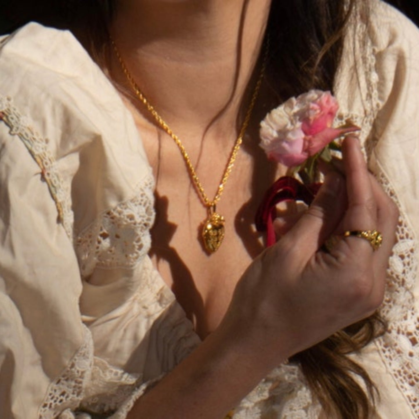 Natural Minimalist Heart and Floral Album Pendant Necklace with 18K Gold Plated Copper, Square Snap-Open Locket on Twisted Chain