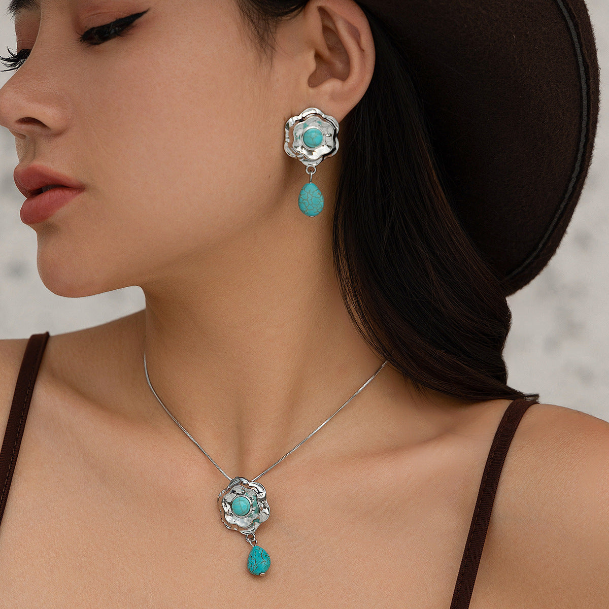 Elegant Multi-Layer Alloy Teardrop Geometric Floral Pendant Necklace Set
