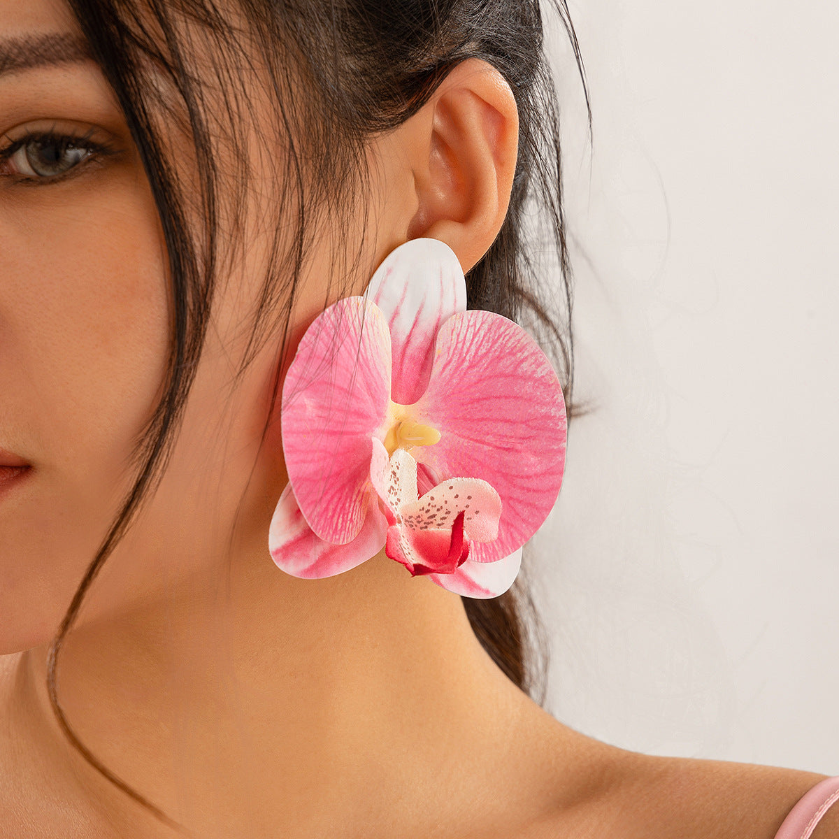 Floral Plastic Choker Necklace for Women