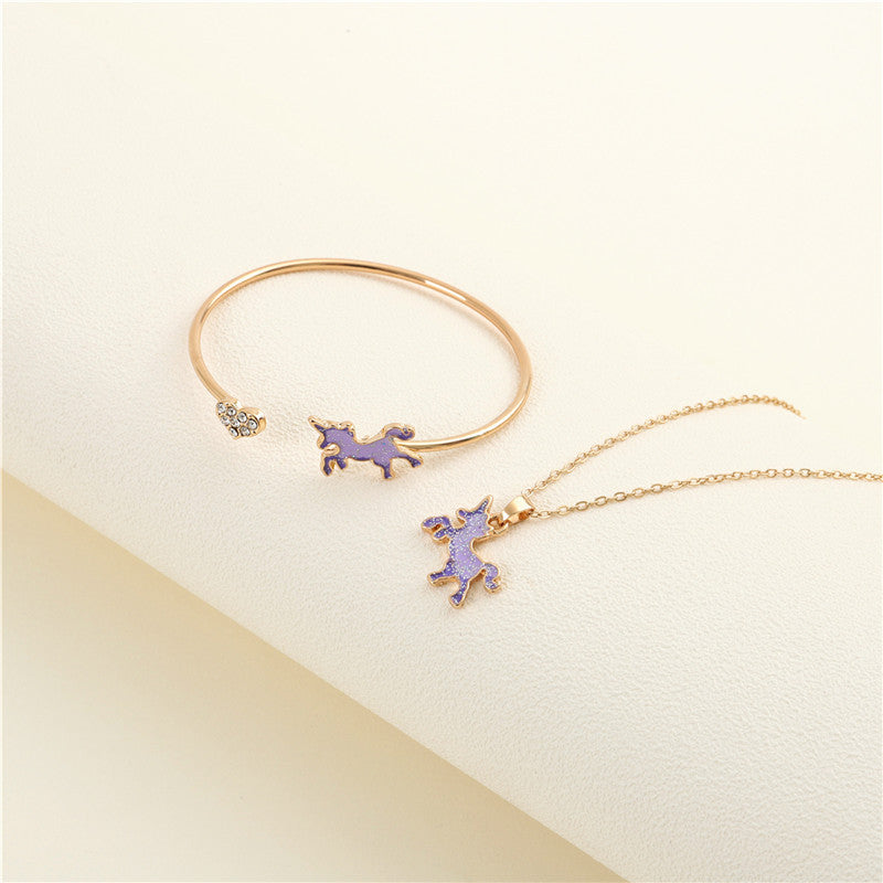 Set Collana e Braccialetto con Ciondolo Unicorno Dolce e Fresco per Bambini, Gioielli in Lega con Finitura Smaltata e Accenti di Strass