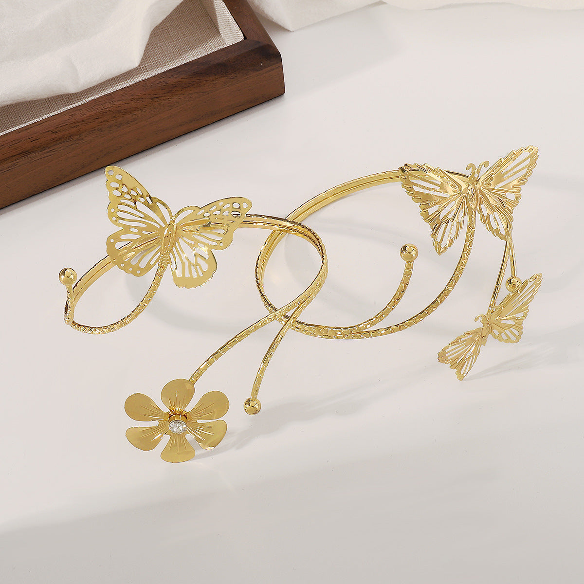 Pulsera abierta de lujo con diseño floral de mariposa para mujer con hierro galvanizado