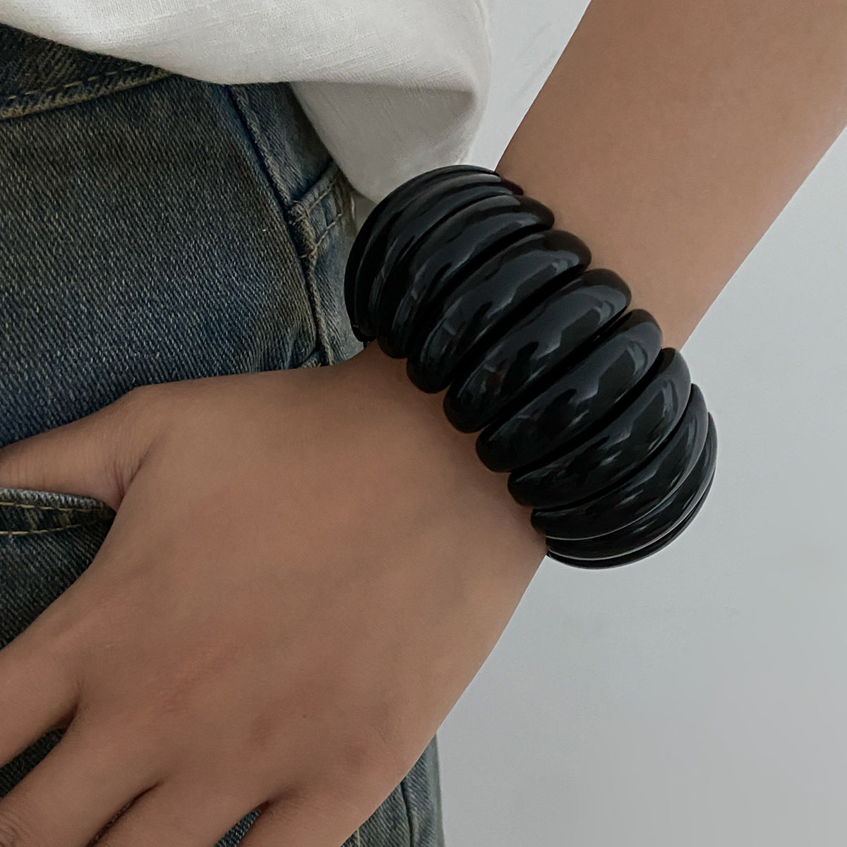 Elegant Geometric Oval Resin Bangle Bracelet for Women