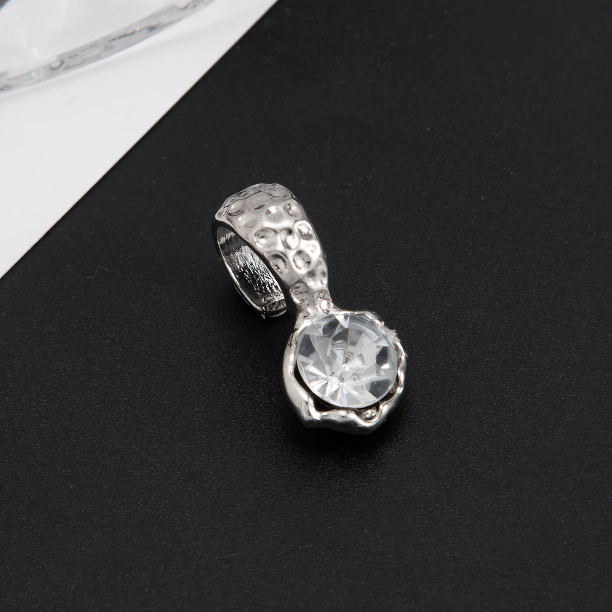 Minimalist Geometric Rhinestone Plated Zinc Alloy C-Shaped Ear Clip for Women