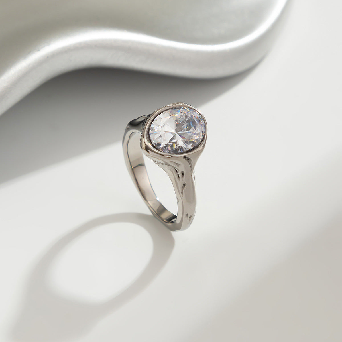 Luxury Geometric Round Stainless Steel PVD Plated Cubic Zirconia Ring for Women