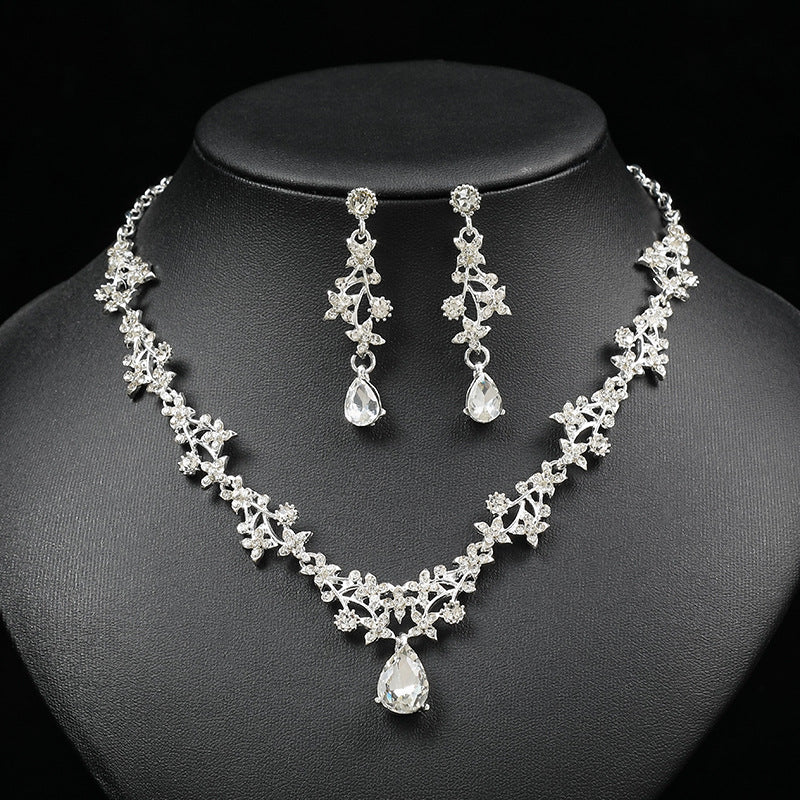 Sweet Fresh Alloy Drop Pendant Necklace Set with Floral Pattern and Rhinestone Accents for Women