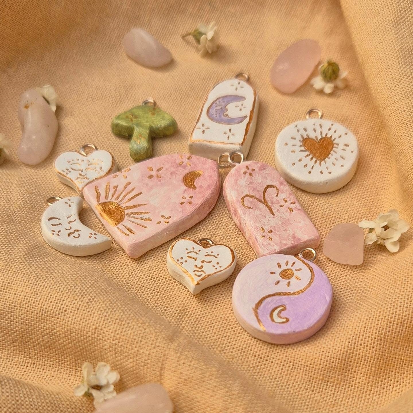 Luxury Business Floral Heart Plant Drip Oil Plated Brass Charm Bar for Unisex
