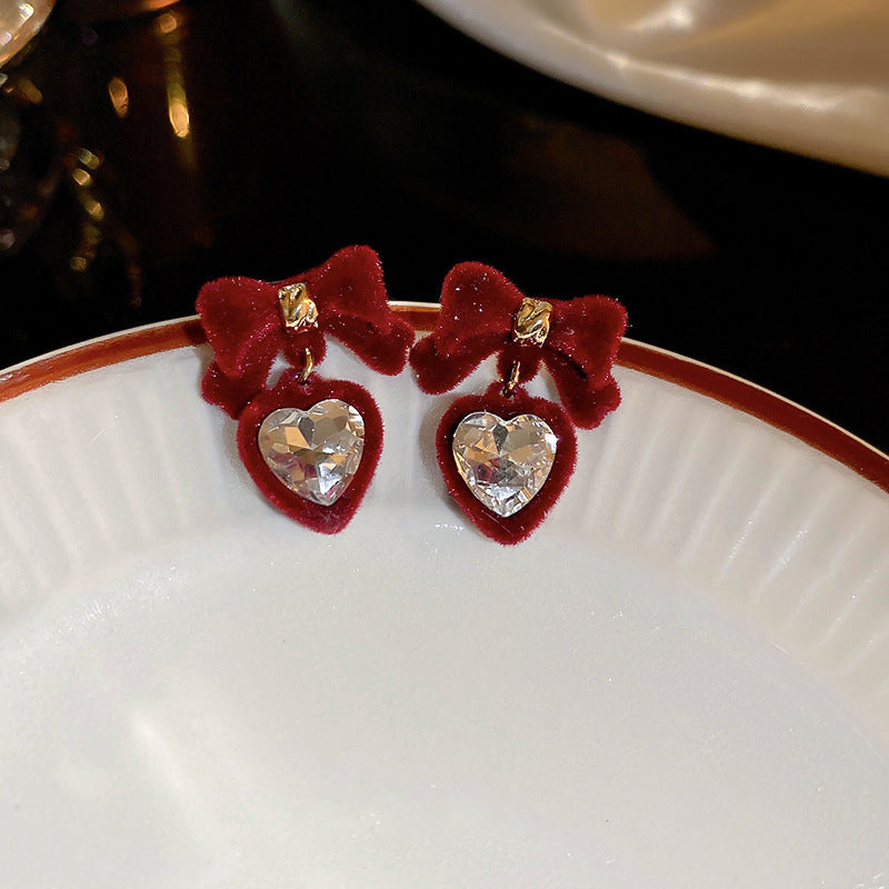 Orecchini di lusso a fiocco con cuore e motivo floreale in lega con intarsio di strass e perni in argento 925