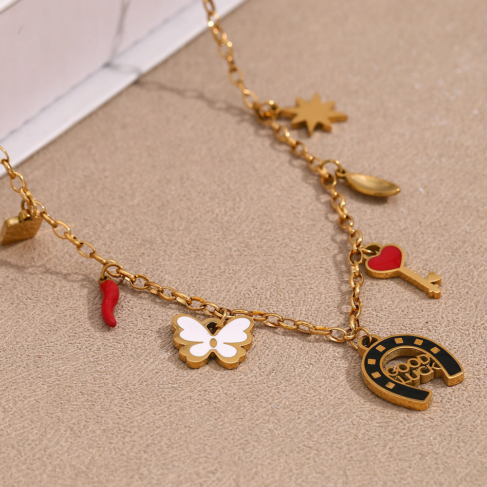 Collana con ciondolo a farfalla a ferro di cavallo alla moda e minimalista da donna in acciaio inossidabile placcato oro 18 carati