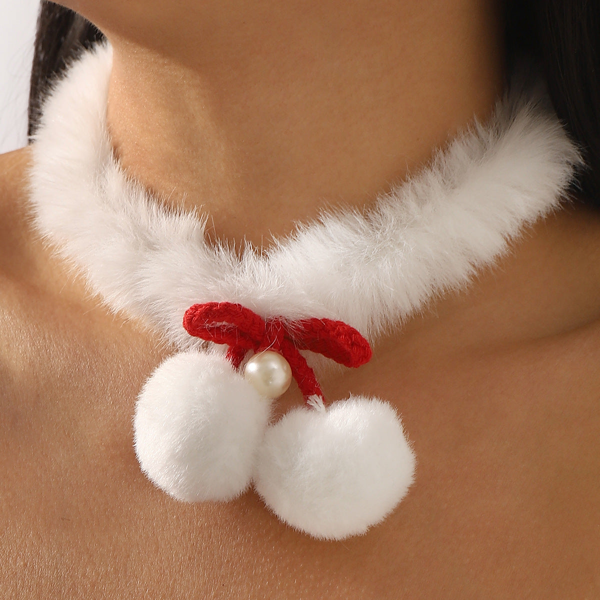 Collana girocollo in peluche a forma di fiocco a tema natalizio per donna con morbido design a palla di neve bianca per feste e Capodanno