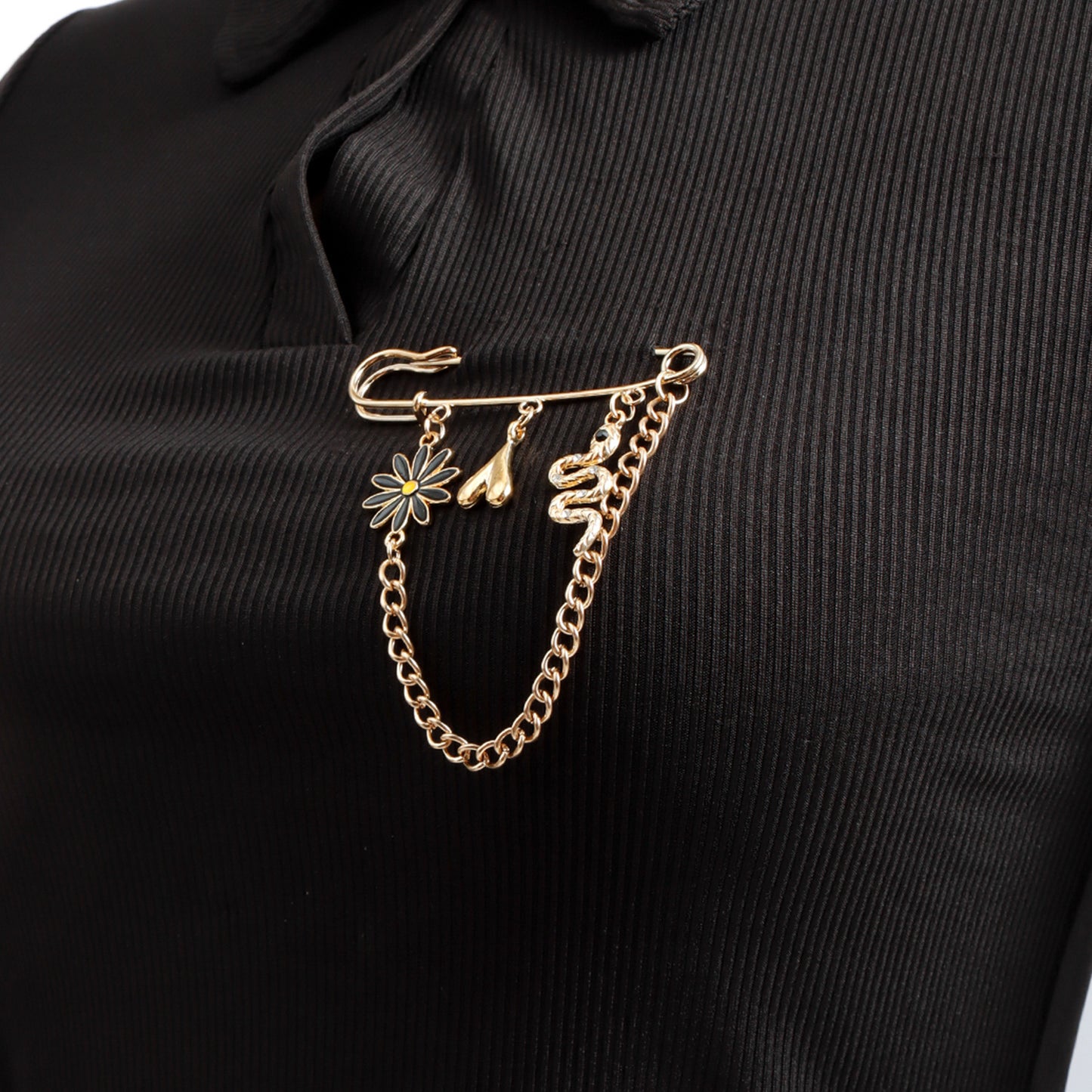 Broche de aleación en forma de corazón con diseño floral vintage y motivo de serpiente para mujer, accesorio de moda electrochapado