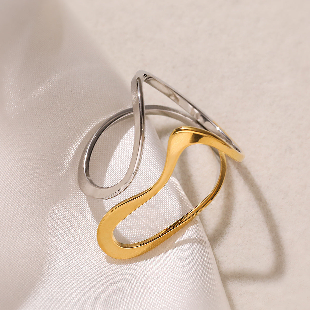Anello Aperto Minimalista Geometrico in Acciaio Inossidabile da Donna con Dettagli Micro-Pavé e Design Irregolare