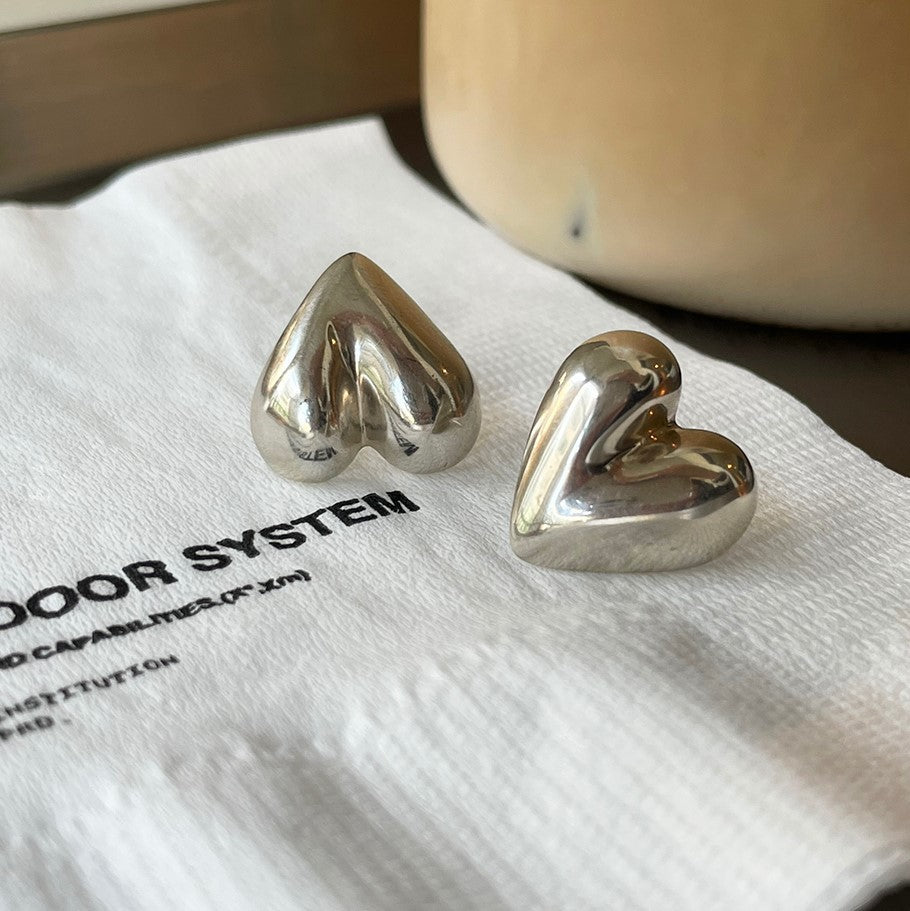 Orecchini a perno minimalisti a forma di cuore in argento sterling 925 con pavé di microzirconi