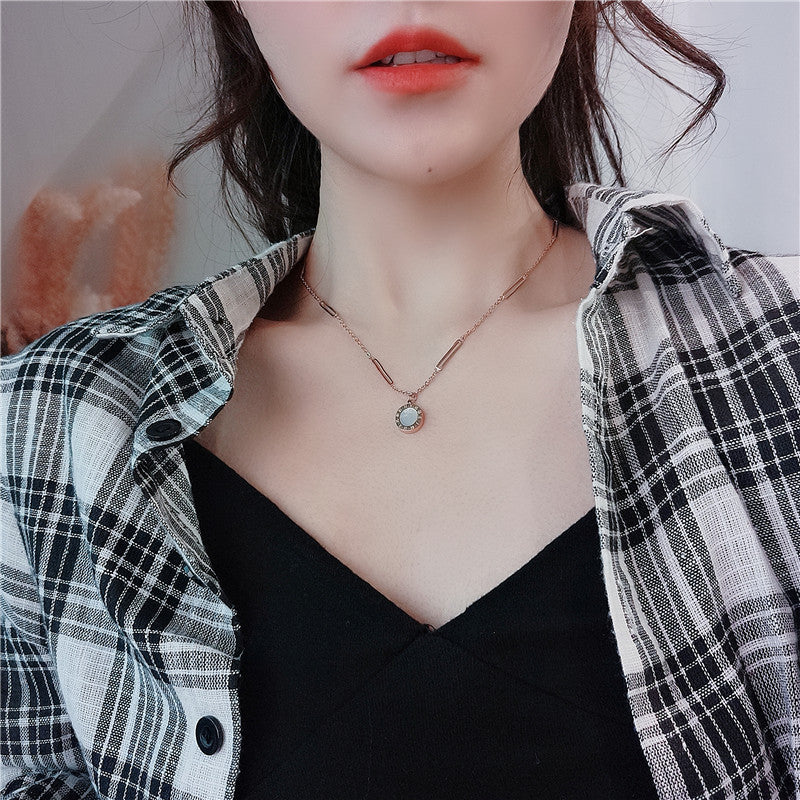 Collana Minimalista in Acciaio al Titanio con Numeri Romani, Reversibile e Placcata Galvanicamente, per Uomo e Donna