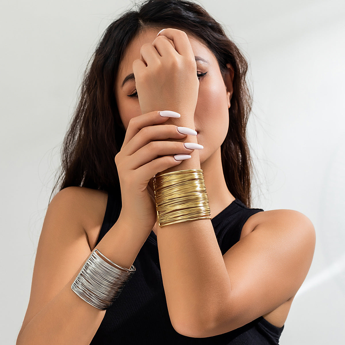 Bracciale rigido da donna in metallo geometrico in stile vintage con finitura placcata e design aperto regolabile