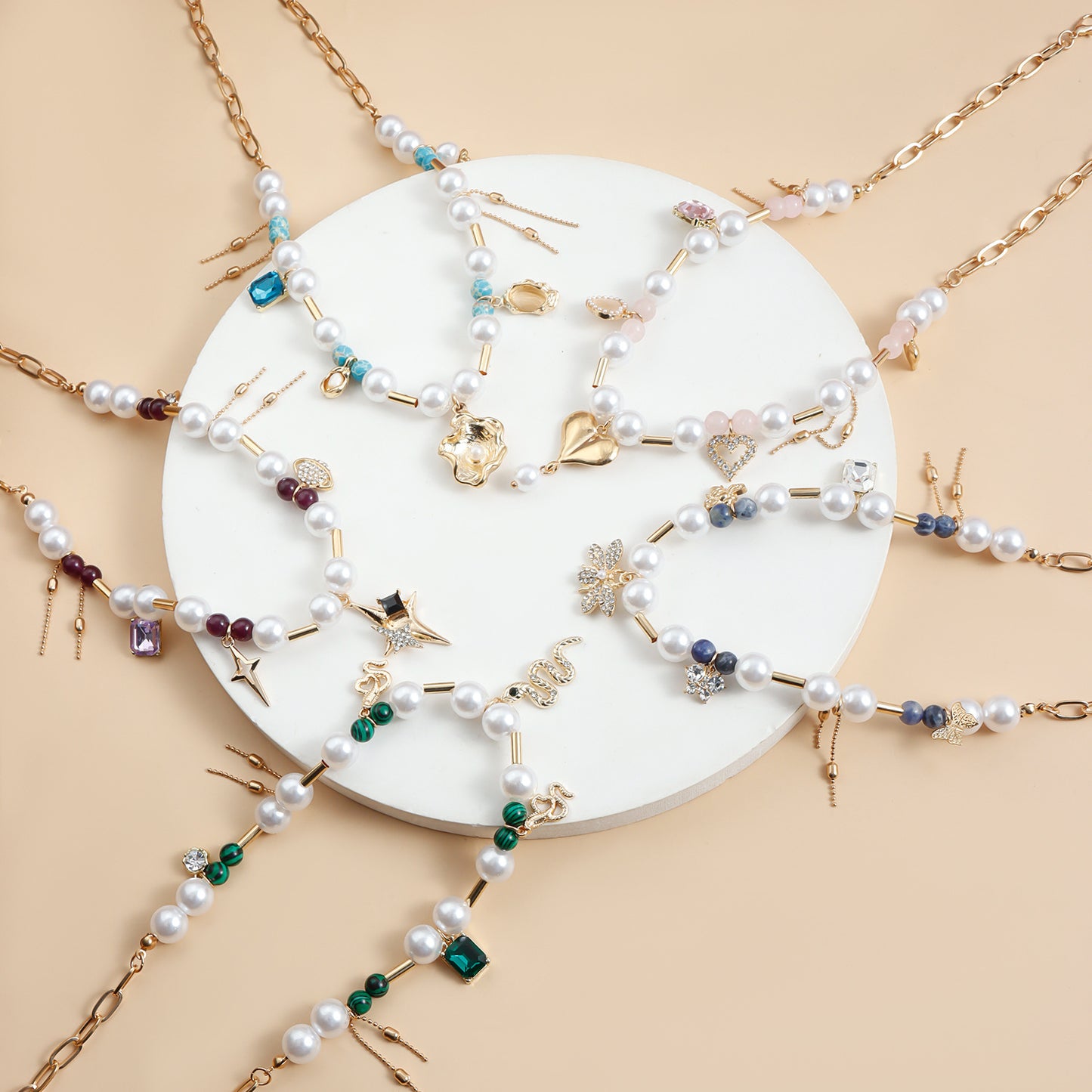 Fashionable Butterfly and Heart-Shaped Alloy Pendant Necklace with Plated Finish for Women