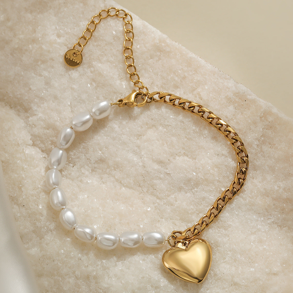 Minimalist Heart-Shaped 18K Gold-Plated Stainless Steel Bracelet for Women with Pearl Accent