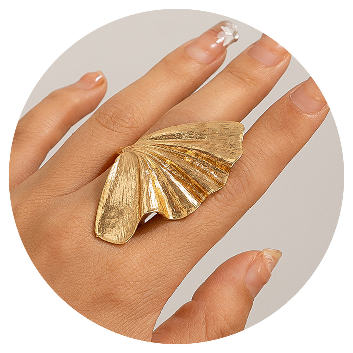 Anello da Donna Minimalista a Foglia di Ginkgo in Lega con Finitura Placcata