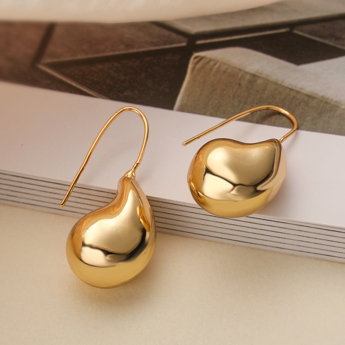 Orecchini a goccia irregolari minimalisti in rame con placcatura in oro vero da donna