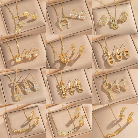 Set di Collana e Orecchini con Ciondolo a Goccia a Cuore Minimalista di Lusso in Acciaio al Titanio con Intarsi di Strass e Placcatura in Oro su Catena a O