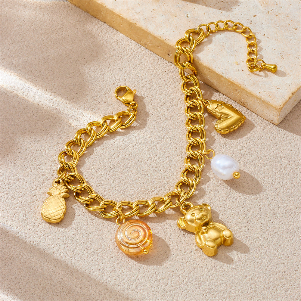 Elegante pulsera de acero inoxidable chapada en oro con doble círculo, colgante de corazón, piña u oso y detalles de perlas