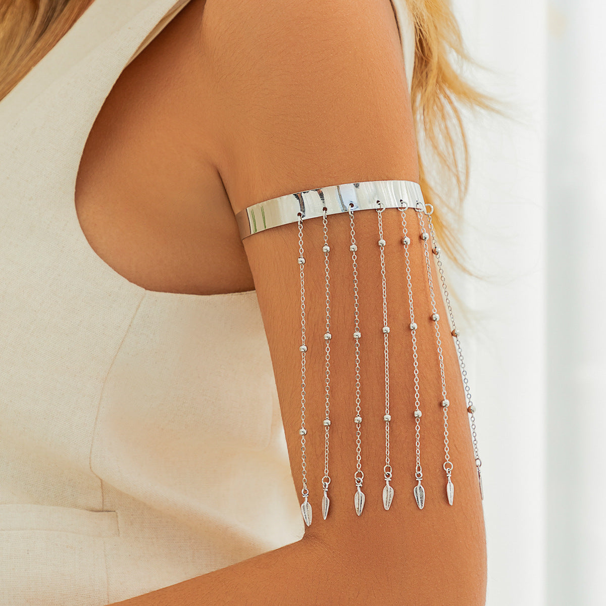 Bracciale da braccio stile bohémien con ciondoli a cuore e stella, nappe e dettagli a catena, da donna