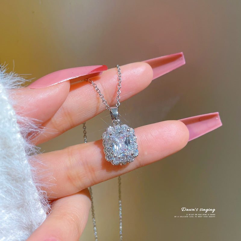 Minimalist Geometric Titanium Steel Pendant Necklace for Women with Micro-Pavé Rhinestone Accents and Delicate Clavicle Chain