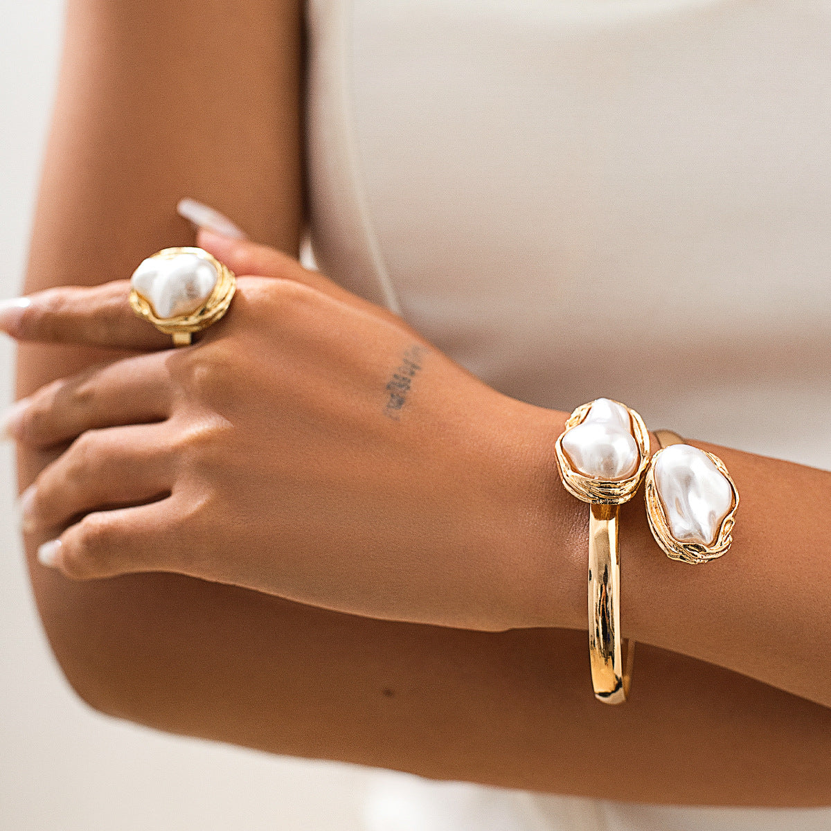 Gargantilla de Perlas para Mujer, Estilo Barroco Geométrico Vintage, con Colgante de Aleación