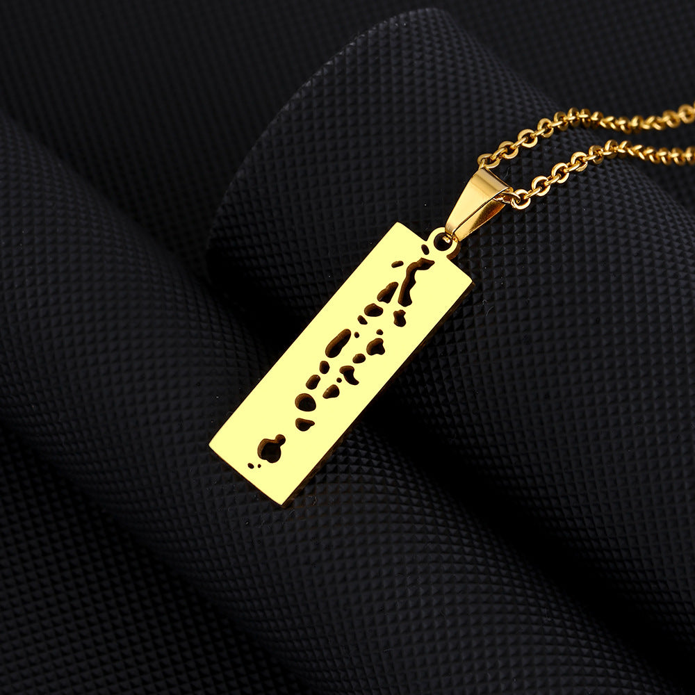 Collana con ciondolo a mappa etnica geometrica vintage in acciaio inossidabile con ciondolo in acciaio al titanio e finitura placcata su catena a O
