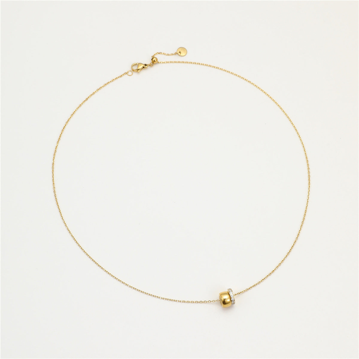 Elegante Collar Minimalista Redondo con Colgante de Circonita en Acero Inoxidable con Acabado Chapado para Mujer