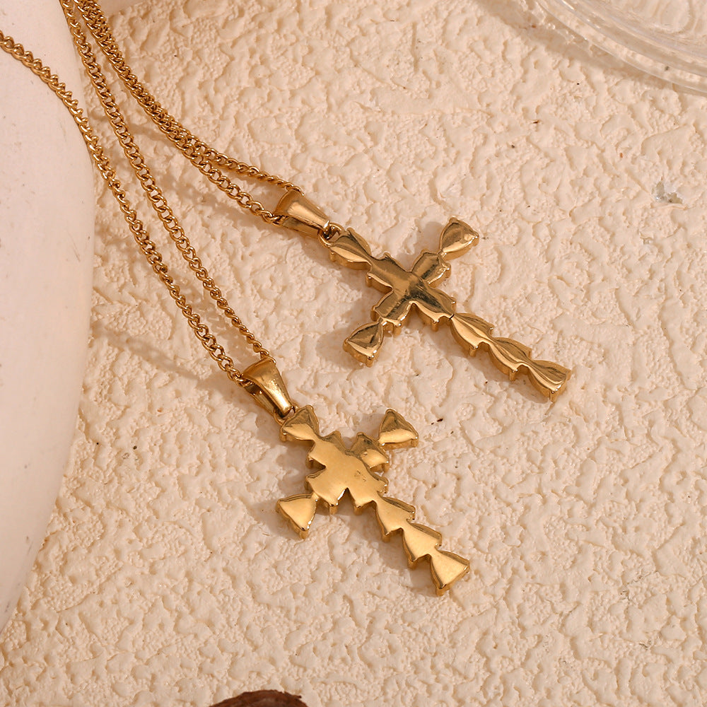 Elegante collar con colgante de cruz en forma de corazón en acero inoxidable con baño de oro de 18 quilates para mujer