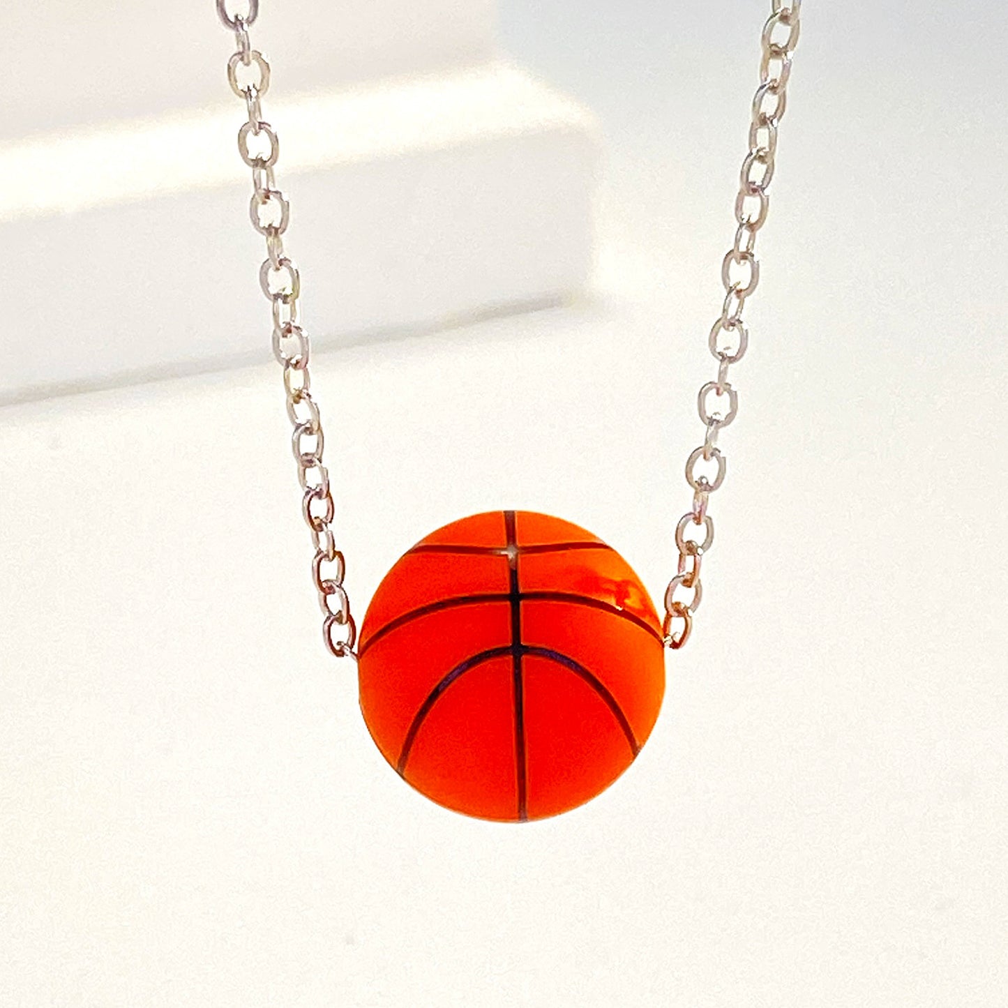 Collana con ciondolo sportivo geometrico in lega placcata per donna