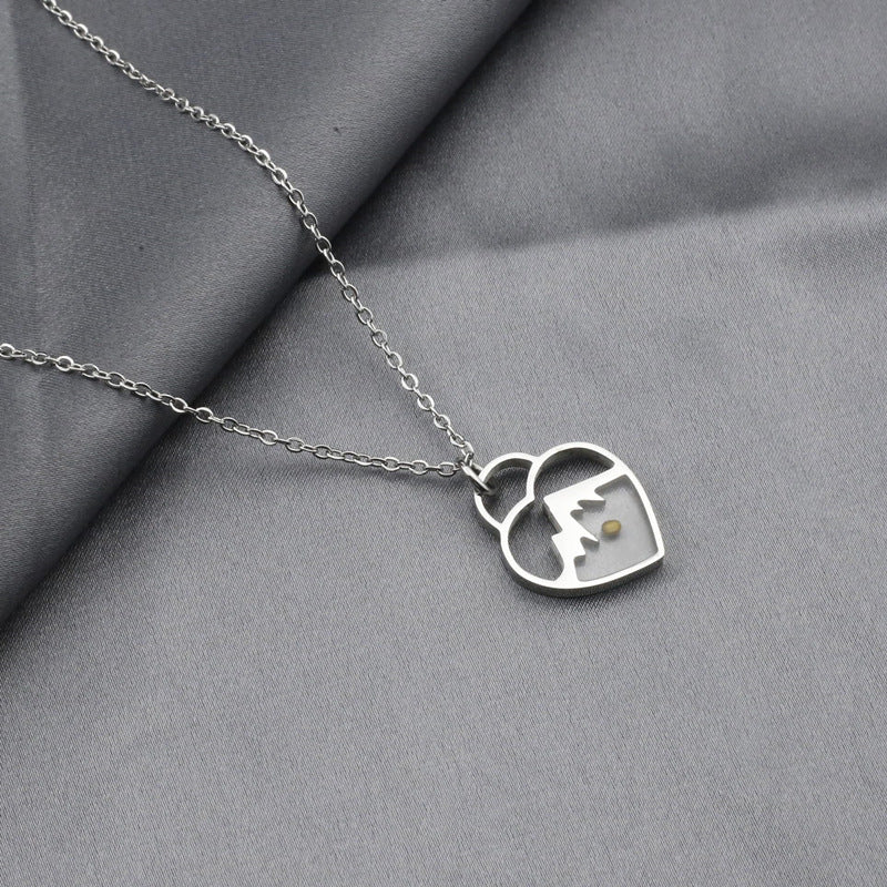 Collana Minimalista da Donna in Acciaio Inossidabile a Forma di Cuore con Ciondolo in Acciaio al Titanio e Finitura Placcata