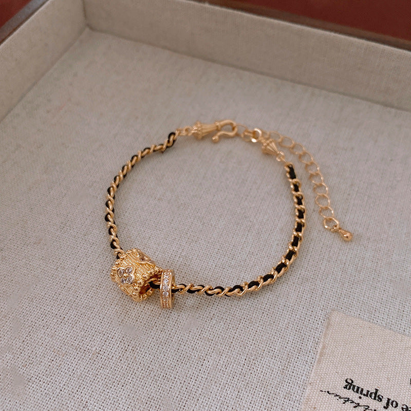 Elegant Floral Enamel Bracelet for Women in Alloy with Vintage Minimalist Style