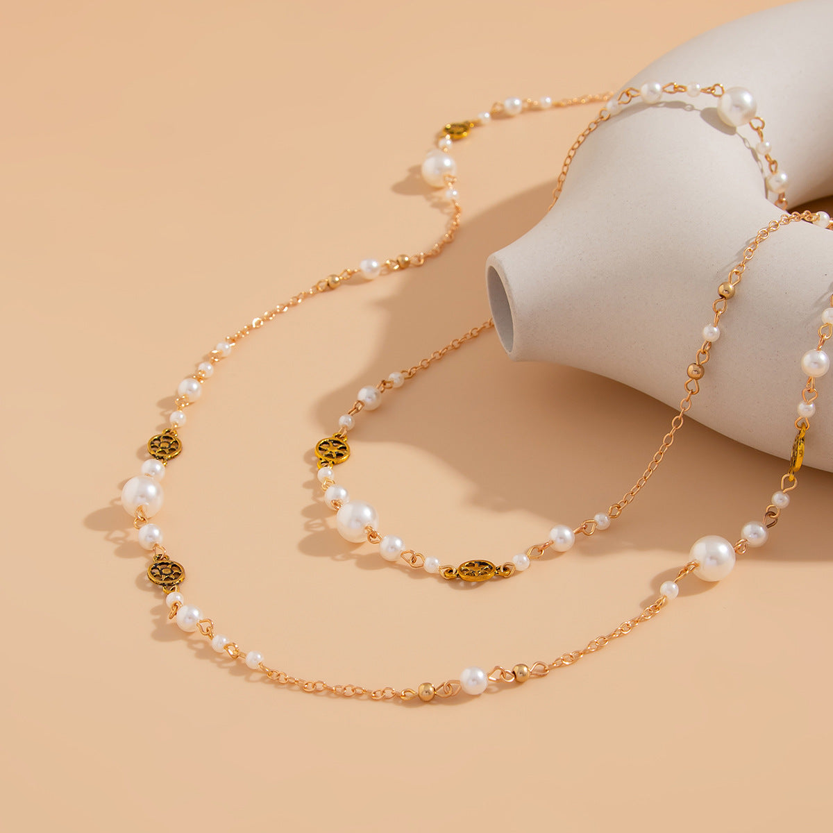 Vintage Star-Shaped Layered Long Necklace for Women with Imitation Pearls and Rhinestone Pendant on Snake Chain