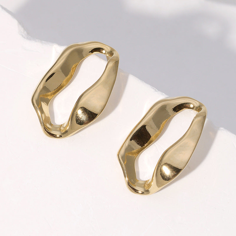 Orecchini a perno geometrici minimalisti in acciaio inossidabile placcati oro 18 carati, acciaio al titanio ipoallergenico, con accento a cuore, finitura elegante di lusso retrò