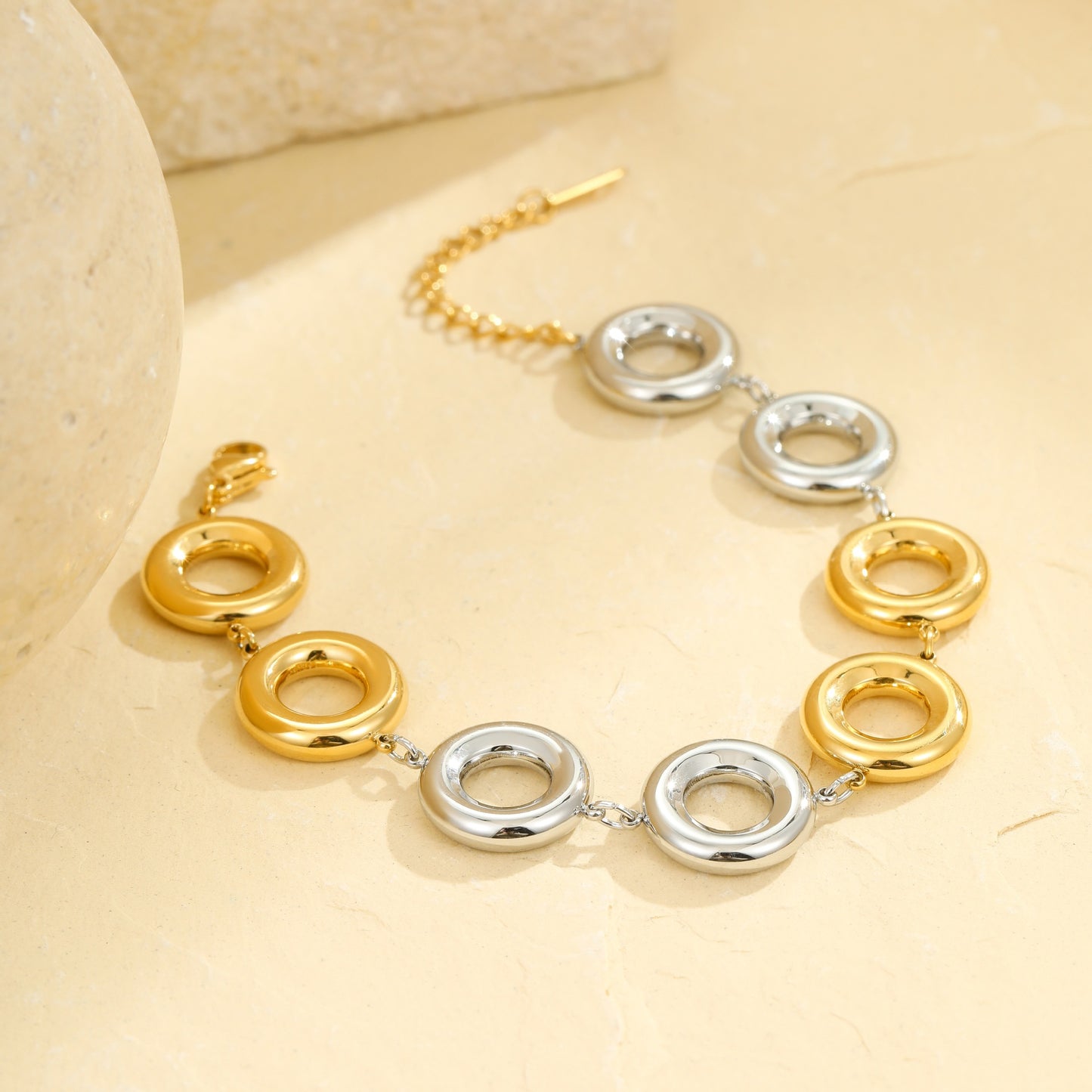 Bracciale Minimalista Geometrico in Acciaio Inox con Placcatura in Oro 18K da Donna