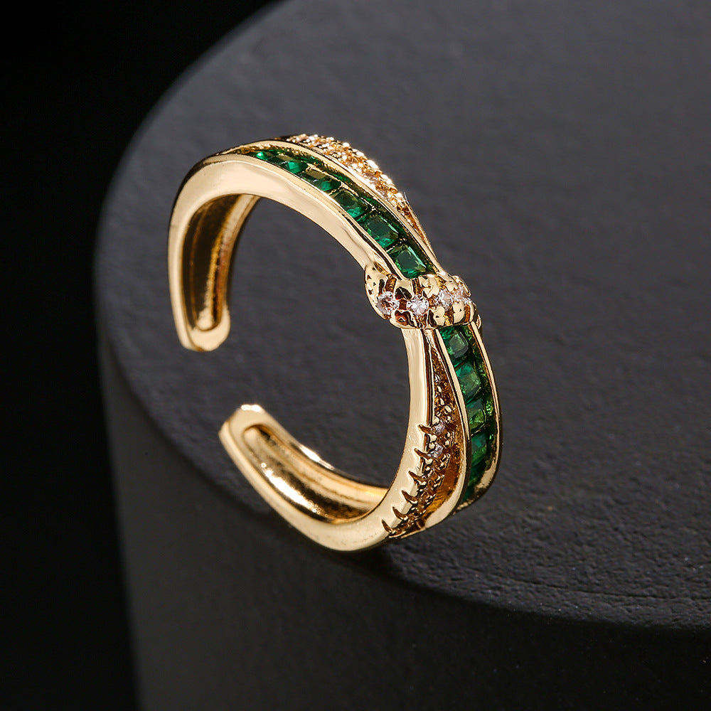 Anello aperto geometrico minimalista da donna in ottone placcato oro 18 carati con intarsio di zirconi