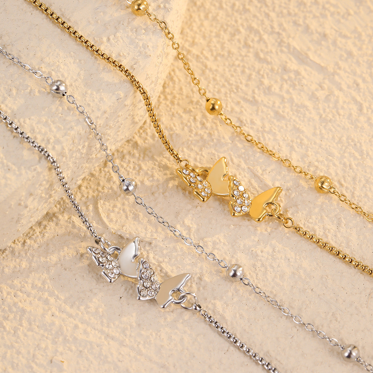 Fashionable Butterfly-Shaped Hand Chain for Women Made of Stainless Steel with Gold Plating and Zircon Inlay