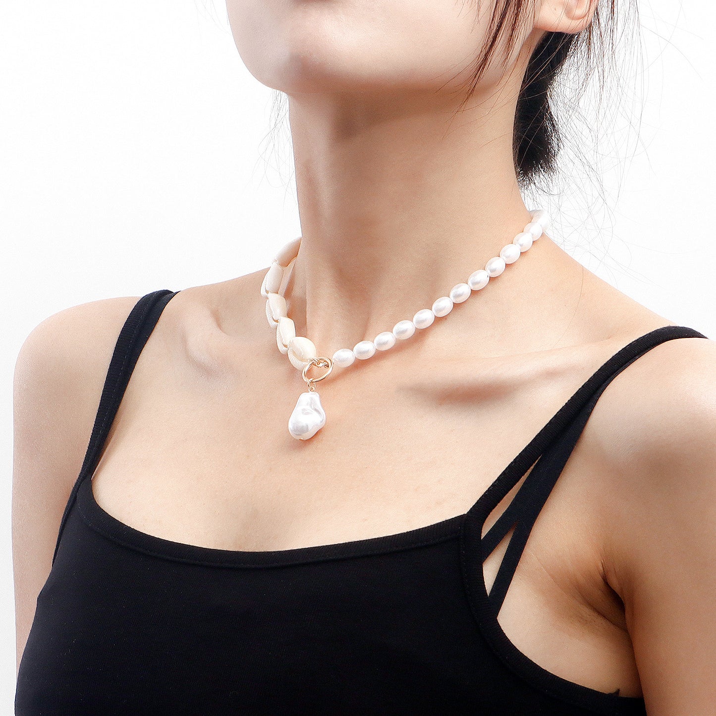 Handwoven Beach Casual Geometric Shell-Shaped Imitation Pearl Pendant Necklace for Women with Alloy Body and Plated Finish