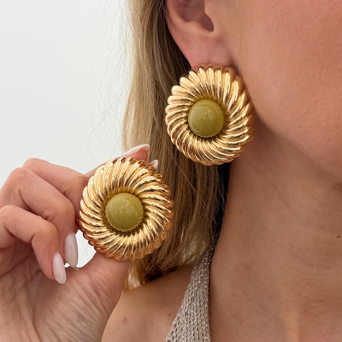 Minimalist Geometric Round Threaded Zinc Alloy Plated Earrings for Women
