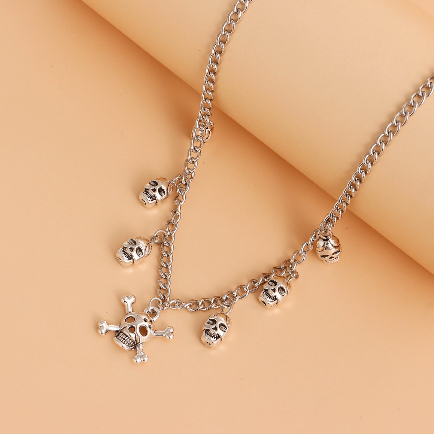 Punk Hip-Hop Skull Pendant Necklace in Alloy with Plated Finish for Women and Men