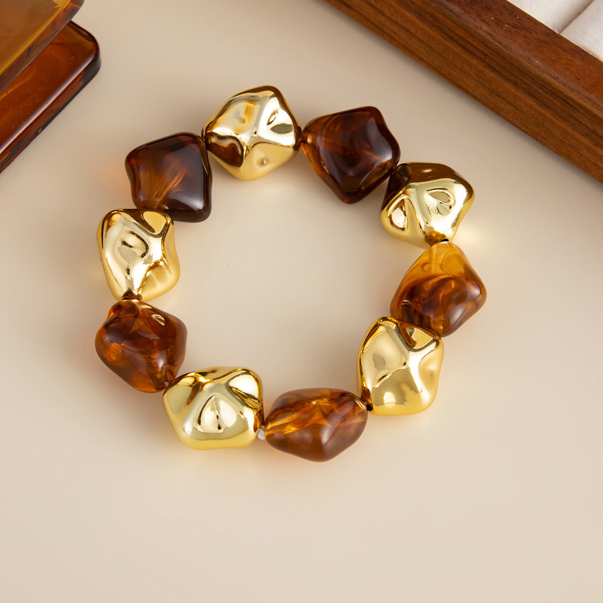 Irregular Pleated Acrylic Bracelet with Drip Oil Finish Geometric Round Design