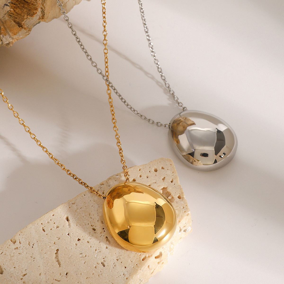 Minimalist Round Geometric Stainless Steel Plated Necklace with Titanium Steel Pendant for Women