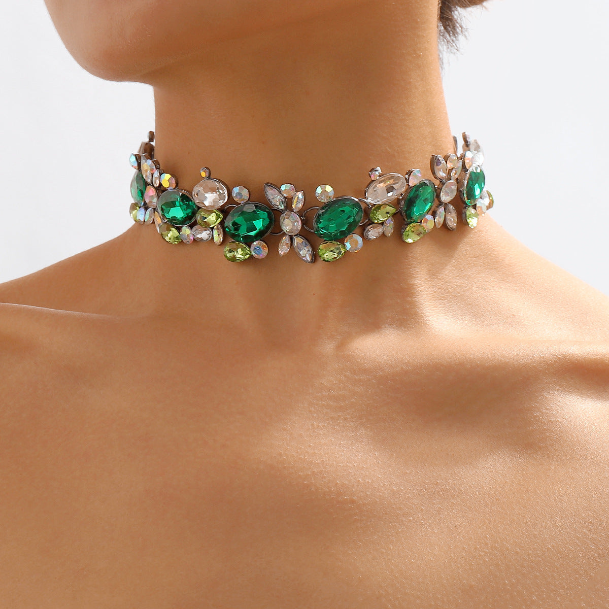 Collar llamativo de aleación chapada con incrustaciones de diamantes de imitación, diseño geométrico vintage atrevido, para mujer