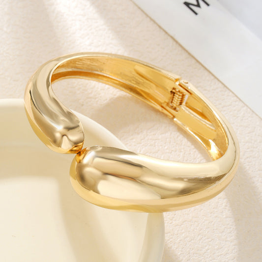 Exaggerated Geometric Teardrop Plated Alloy Bangle