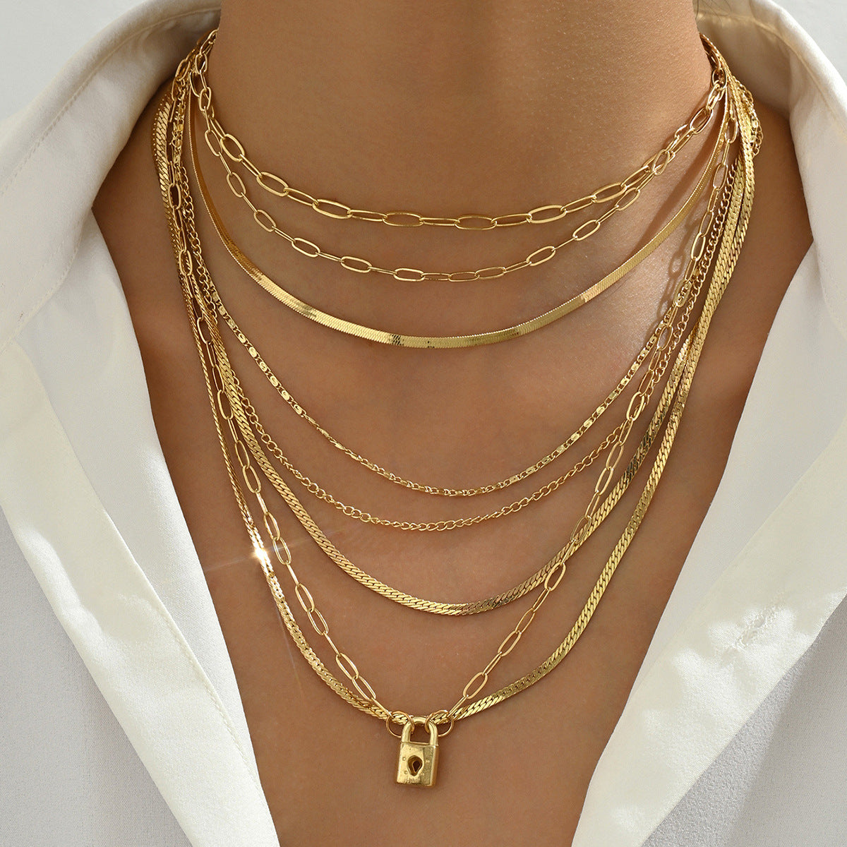Collar Colgante Geométrico en U de Lujo Minimalista para Mujer con Cadena de Aleación de Zinc y Acabado Electrochapado