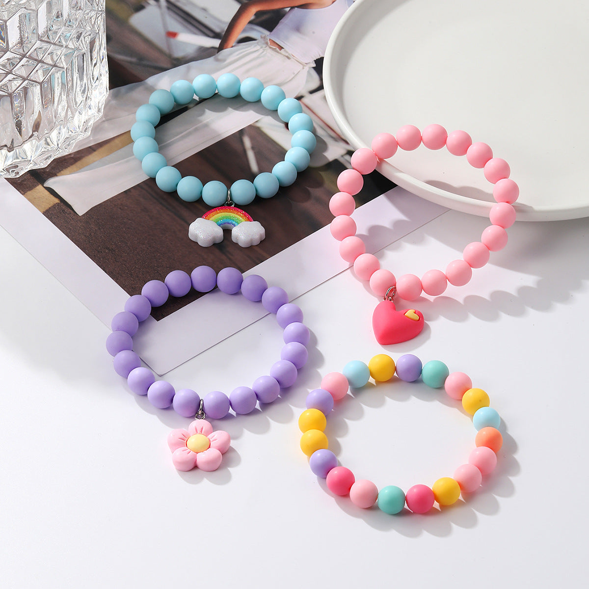 Set di bracciali in acrilico lucido a forma di cuore con lettere stile bohémien per donna