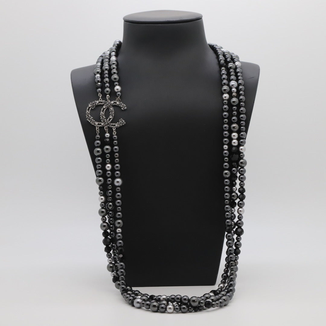 Collana vintage con perle nere e grigie con lettera, catena a sfera multistrato placcata per donna
